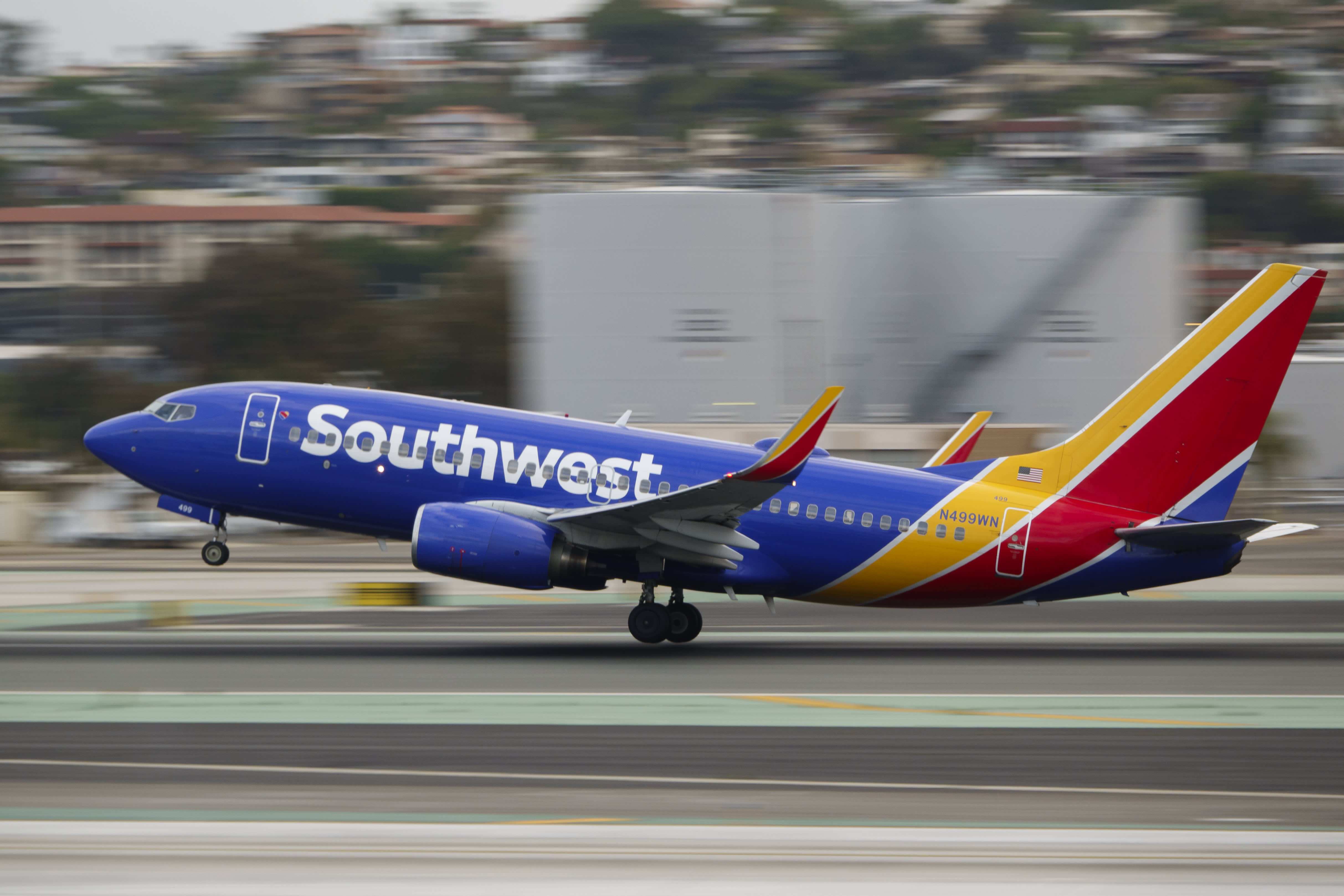 西南航空颠覆常旅客计划:新等级体系与伴飞券变革详解